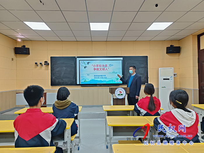 校園遍開文明花 ————民權(quán)縣實(shí)驗(yàn)中學(xué)開展文明教育活動側(cè)記