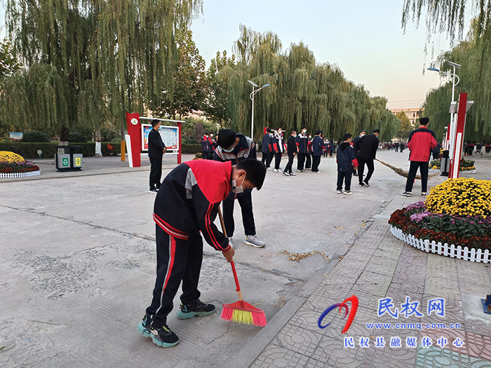 校園遍開文明花 ————民權(quán)縣實(shí)驗(yàn)中學(xué)開展文明教育活動側(cè)記
