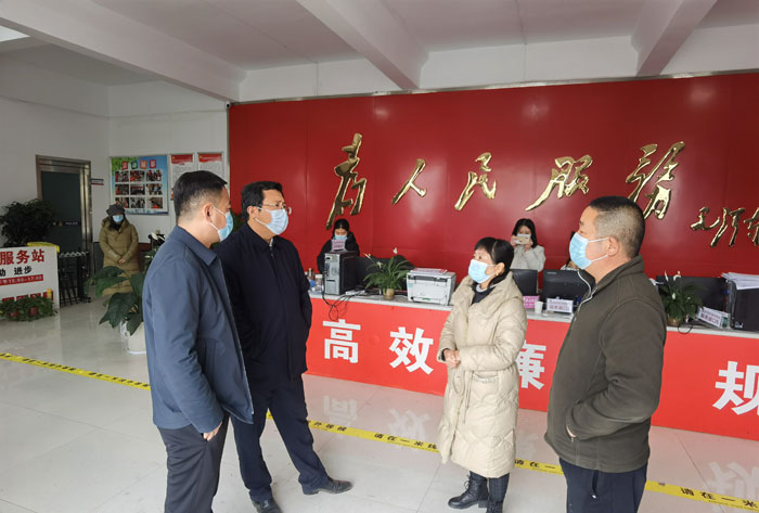 縣領(lǐng)導(dǎo)李君調(diào)研督導(dǎo)重點項目建設(shè)和疫情防控工作并看望慰問一線防疫人員