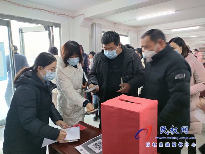 花園鄉(xiāng)開展“送溫暖、獻(xiàn)愛心”募捐活動