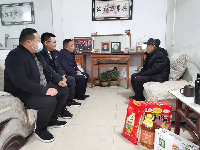 縣畜牧發(fā)展服務(wù)中心走訪(fǎng)慰問(wèn)退休老干部