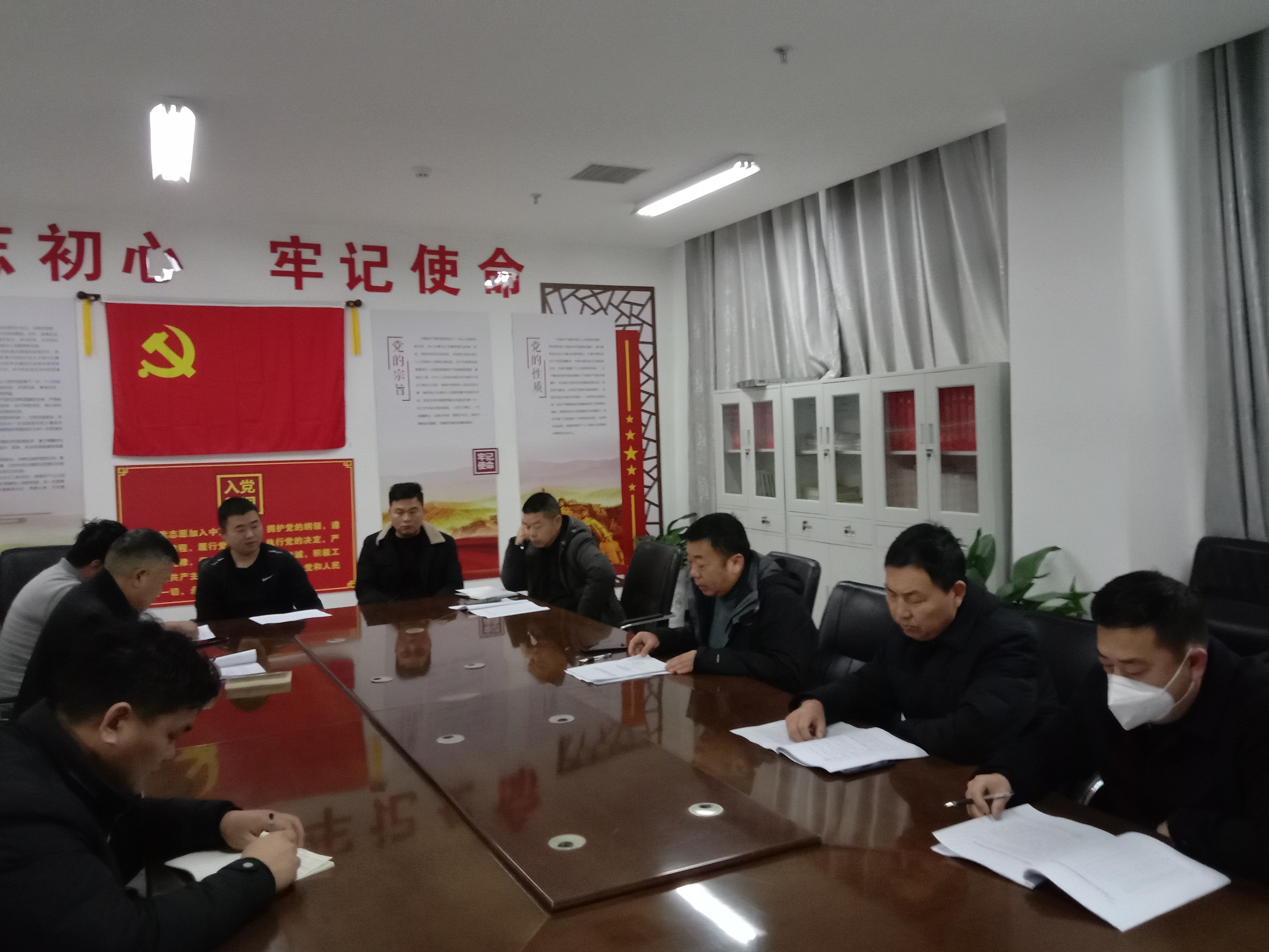 縣林業(yè)發(fā)展服務中心傳達貫徹落實中國共產(chǎn)黨民權縣第十三屆紀律檢查委員會第三次全體會議精神