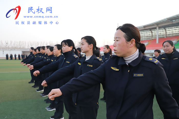 民權(quán)縣城市管理局:開(kāi)展“強(qiáng)基礎(chǔ) 轉(zhuǎn)作風(fēng) 樹(shù)形象”軍事化訓(xùn)練活動(dòng)?