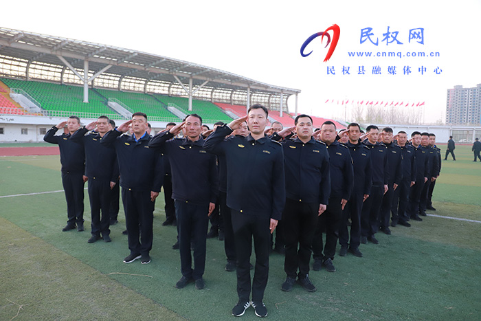民權(quán)縣城市管理局:開(kāi)展“強(qiáng)基礎(chǔ) 轉(zhuǎn)作風(fēng) 樹(shù)形象”軍事化訓(xùn)練活動(dòng)?