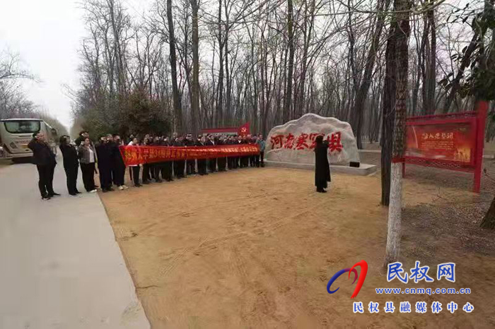 鄭州大學(xué)第34期商丘市管干部進(jìn)修班到民開(kāi)展植樹(shù)活動(dòng)