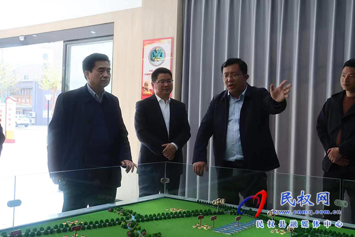河南日報駐商丘站站長李鳳虎、市委政研室副主任祝傳軍等一行到南華街道辦事處調(diào)研