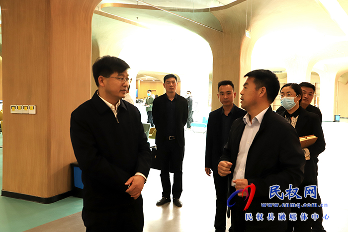 市人大常委會(huì)副主任、縣委書記張團(tuán)結(jié)調(diào)研政務(wù)服務(wù)中心運(yùn)營(yíng)情況