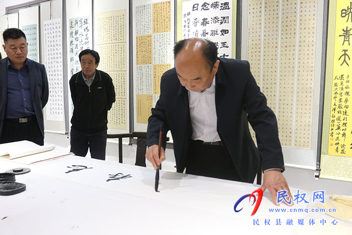 縣老干部局、縣老年書畫院參加2023中國·民權(quán)第七屆槐花文化系列活動書畫展