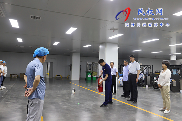 縣委宣傳部聯(lián)合消防救援大隊(duì)、高新區(qū)管委會(huì)走進(jìn)印刷企業(yè)開(kāi)展消防安全知識(shí)培訓(xùn)和實(shí)操應(yīng)急演練活動(dòng)