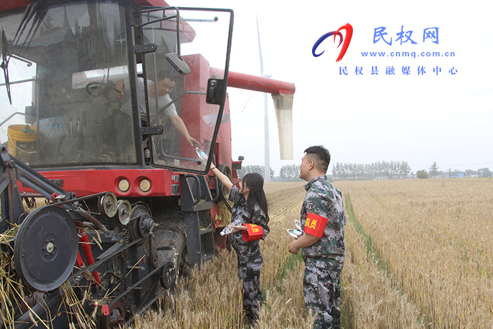 褚廟鄉(xiāng)黨員先鋒隊助農(nóng)麥收