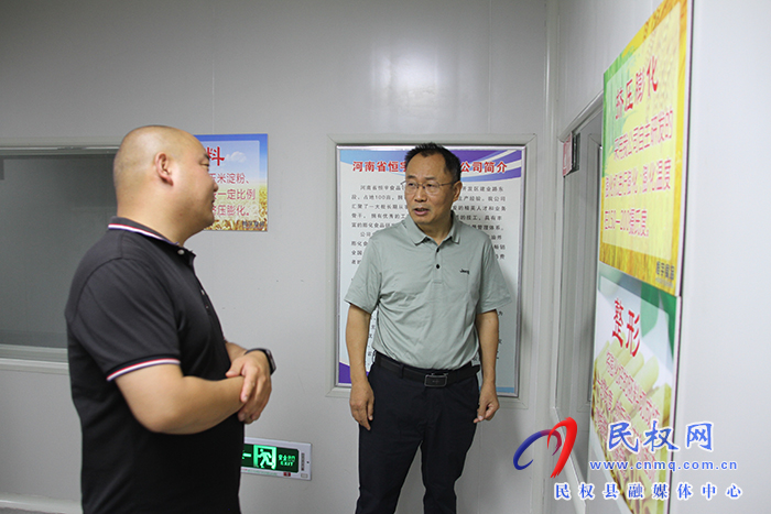 縣政協(xié)主席周明河到聯(lián)系企業(yè)開展“萬人助萬企”活動