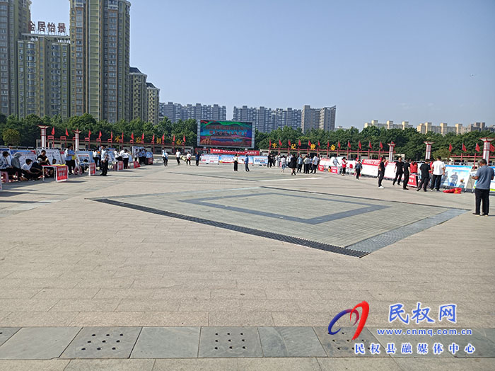 我縣舉行“增強誠信意識，優(yōu)化營商環(huán)境”主題宣傳活動