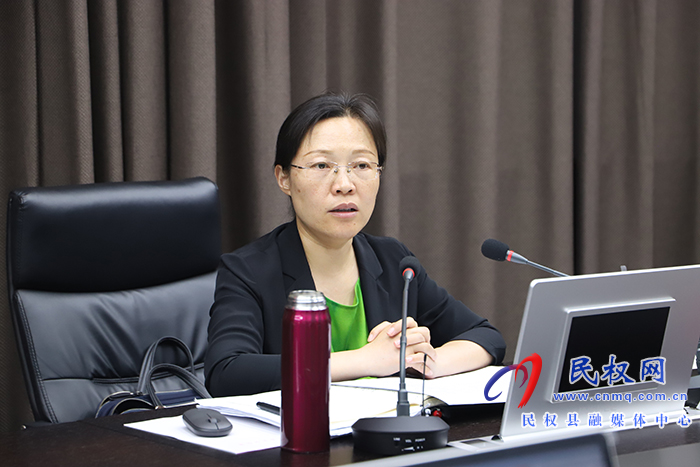 縣委書記、縣長王靜嫻主持召開中共民權(quán)縣第十三屆委員會常務(wù)委員會第55次會議