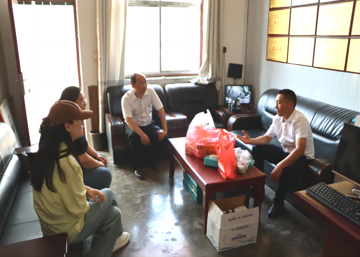 同心向黨繪長卷 緬懷先輩慶七一 —— 河南機(jī)電職業(yè)學(xué)院設(shè)計(jì)學(xué)院奔赴民權(quán)縣開展2023年暑期“三下鄉(xiāng)”社會(huì)實(shí)踐活動(dòng)