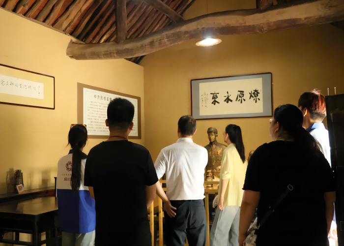 同心向黨繪長卷 緬懷先輩慶七一 —— 河南機(jī)電職業(yè)學(xué)院設(shè)計(jì)學(xué)院奔赴民權(quán)縣開展2023年暑期“三下鄉(xiāng)”社會(huì)實(shí)踐活動(dòng)
