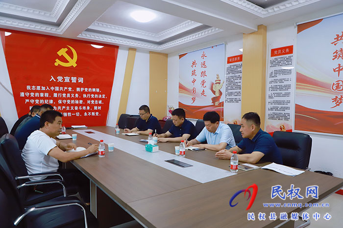 縣領(lǐng)導(dǎo)賈濤、張志剛督導(dǎo)文明村創(chuàng)建和反詐工作