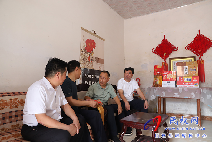 縣政協(xié)主席周明河看望慰問傷殘軍人和退役軍人