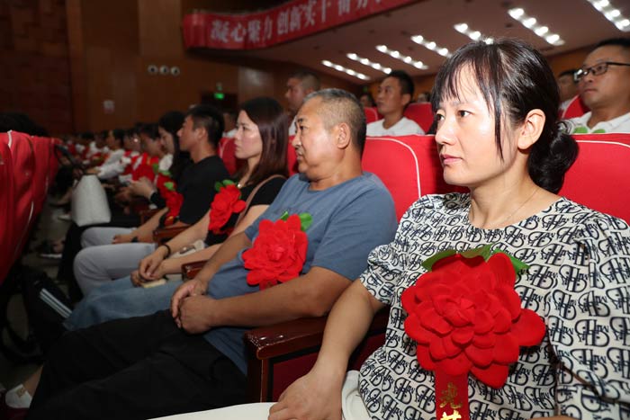 民權(quán)縣慶祝第39個(gè)教師節(jié)暨教育體育工作表彰大會(huì)召開