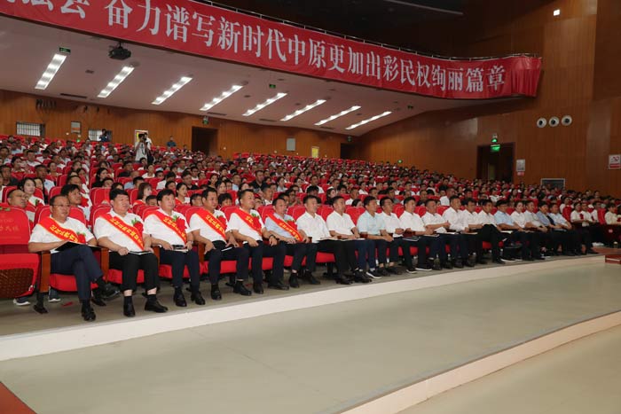 民權(quán)縣慶祝第39個(gè)教師節(jié)暨教育體育工作表彰大會(huì)召開