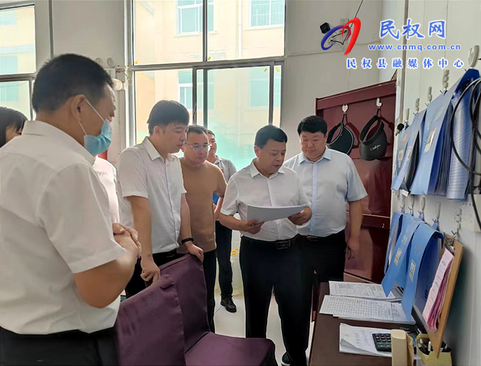 縣人大常委會(huì)二級(jí)調(diào)研員石克林到程莊鎮(zhèn)調(diào)研督導(dǎo)食品安全“兩個(gè)責(zé)任”落實(shí)情況