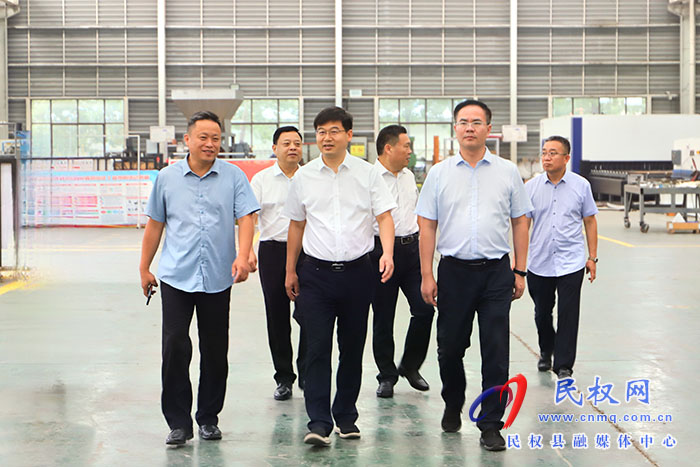 市人大常委會副主任張團結蒞民調(diào)研并開展“萬人助萬企”活動