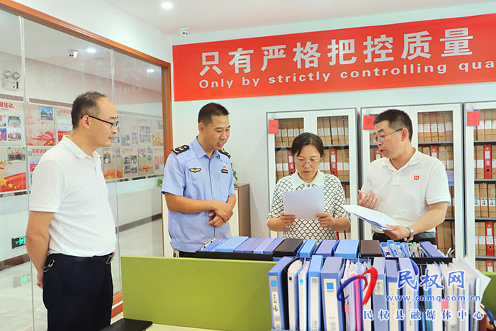 縣委書記王靜嫻督導檢查食品安全“兩個責任”落實情況
