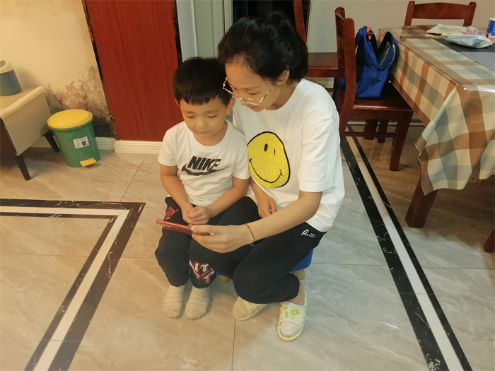 知心懂心促成長(zhǎng)，家校攜手心賦能——民權(quán)縣組織觀看民權(quán)博士團(tuán)成員、蘇迪博士“新學(xué)期學(xué)生心理健康調(diào)適的策略”線上講座 