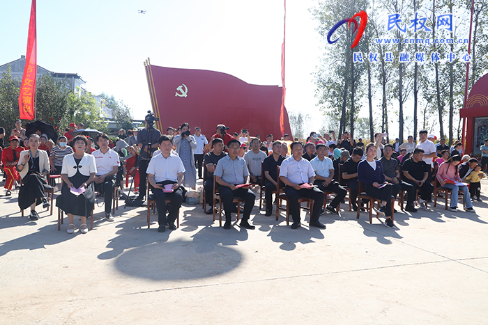 民權(quán)縣慶祝第六個(gè)中國農(nóng)民豐收節(jié)特色農(nóng)副產(chǎn)品現(xiàn)場(chǎng)觀摩會(huì)暨文藝演出活動(dòng)舉行