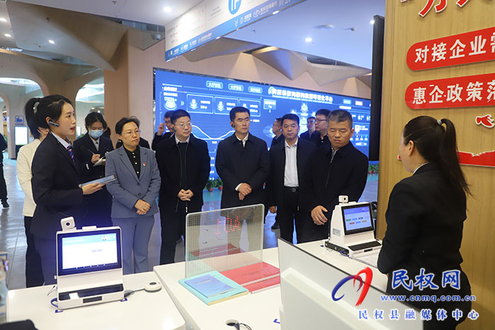 省行政審批政務(wù)信息管理局黨組書記、局長(zhǎng)李明東蒞民調(diào)研