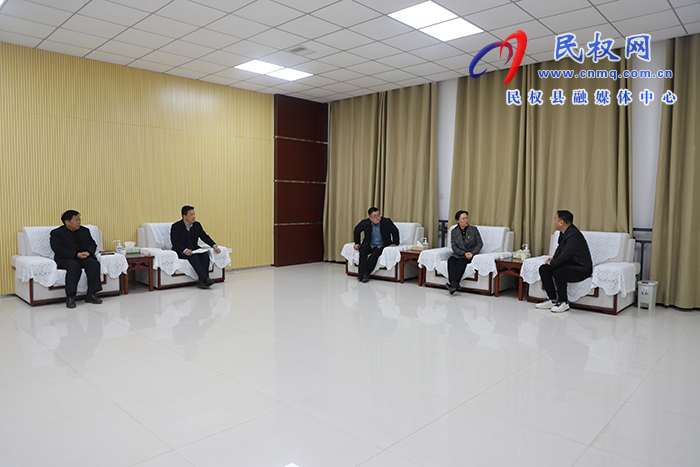 縣委書記王靜嫻會(huì)見(jiàn)河南省油莎豆農(nóng)業(yè)科技有限公司董事長(zhǎng)周磊