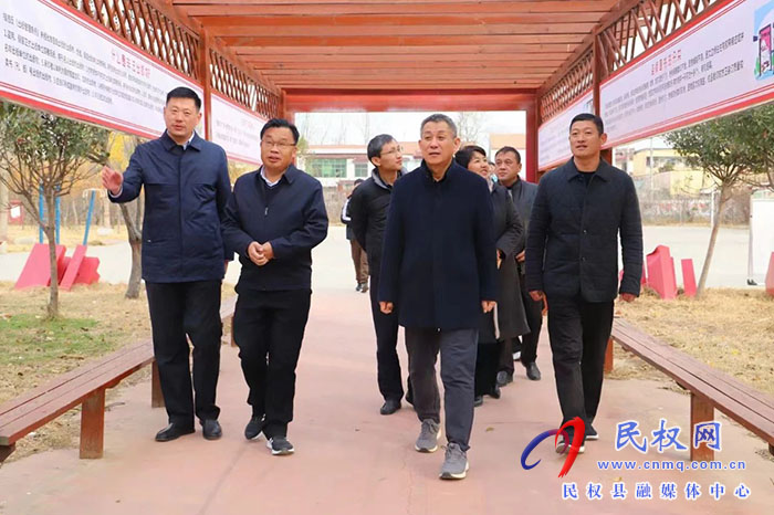 市委宣傳部副部長、二級(jí)巡視員劉道明到民調(diào)研指導(dǎo)“掃黃打非”基層示范點(diǎn)建設(shè)和印刷企業(yè)管理工作