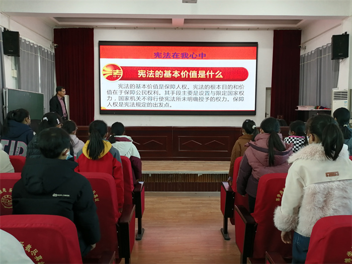 民權(quán)縣第三小學開展 2023 年憲法晨讀活動