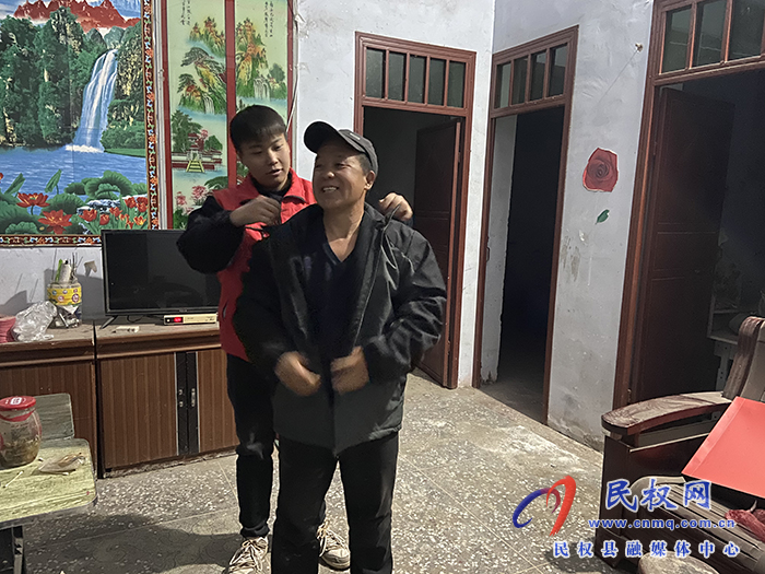 寒冬送溫暖 群眾笑開(kāi)顏 