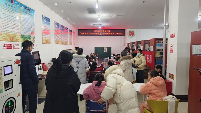 民權(quán)縣圖書館舉辦第五期“畫從書中來(lái)——閱繪悅美”公益繪畫培訓(xùn)