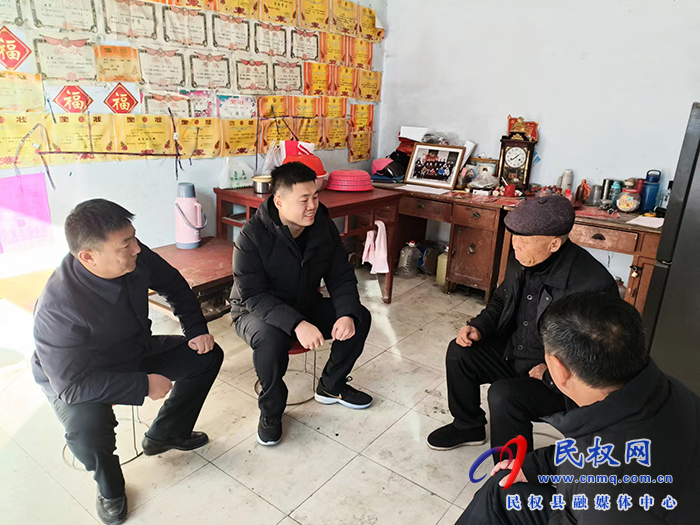 副縣長、花園鄉(xiāng)黨委書記張方杰看望慰問老黨員