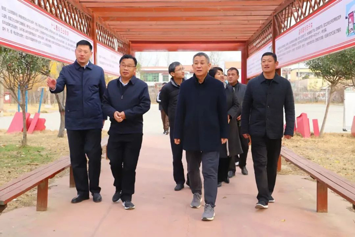 市委宣傳部副部長、二級巡視員劉道明到民調(diào)研指導“掃黃打非”基層示范點建設和印刷企業(yè)管理工作