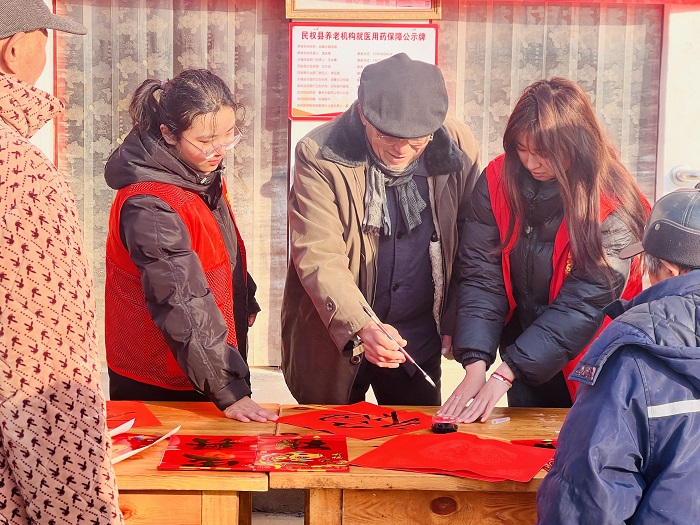 胡集鄉(xiāng)返鄉(xiāng)大學生開展“新春送溫暖 濃濃夕陽情”志愿服務活動