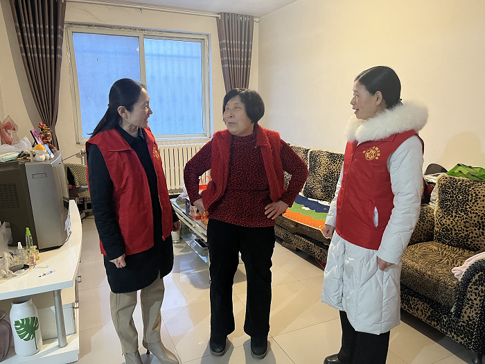 縣婦聯(lián)開展慰問道德模范先進(jìn)典型活動(dòng)