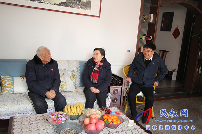 縣四大班子領(lǐng)導(dǎo)春節(jié)前夕走訪慰問實職縣級退休干部