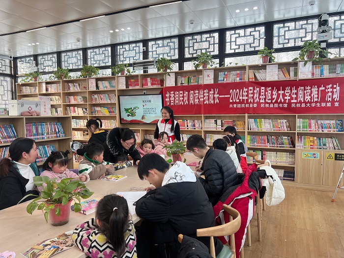 團(tuán)縣委聯(lián)合縣圖書館開展“書香潤民權(quán)，閱讀伴成長”閱讀推廣活動