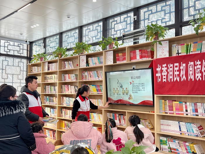 團(tuán)縣委聯(lián)合縣圖書館開展“書香潤民權(quán)，閱讀伴成長”閱讀推廣活動