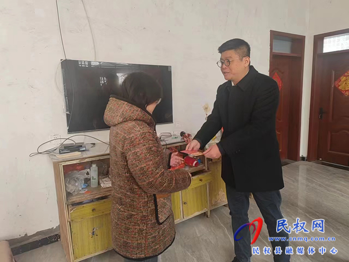 縣委常委、副縣長(zhǎng)謝志強(qiáng)看望慰問(wèn)老黨員和春蕾女童