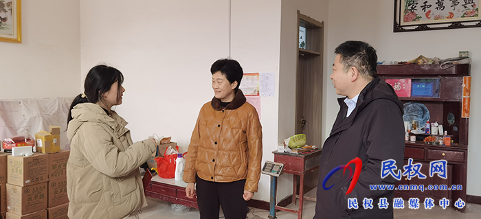 縣人大常委會(huì)主任周燕到胡集鄉(xiāng)走訪慰問(wèn)春蕾兒童