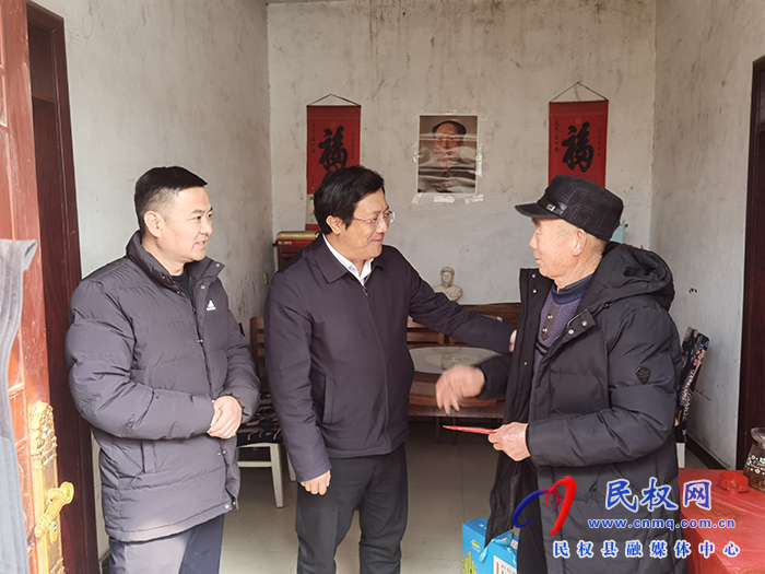 縣領(lǐng)導(dǎo)李君走訪慰問老黨員、現(xiàn)役軍人家屬、困難群眾和“春蕾女童”