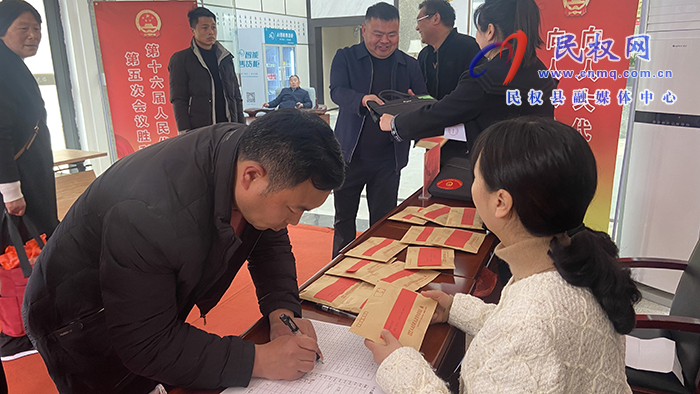 出席民權(quán)縣第十六屆人民代表大會第五次會議的人大代表今日報到