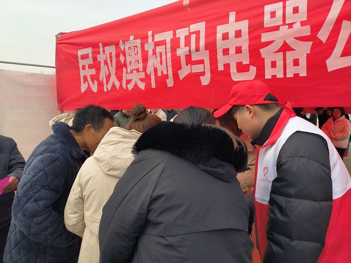 團縣委組織青年志愿者助力民權縣2024年春風行動首場大型招聘會