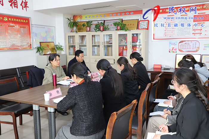 縣委書(shū)記王靜嫻到婦聯(lián)調(diào)研