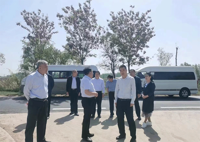 市公路事業(yè)發(fā)展中心黨委書(shū)記、主任馬登峰高度點(diǎn)贊我縣公路工作