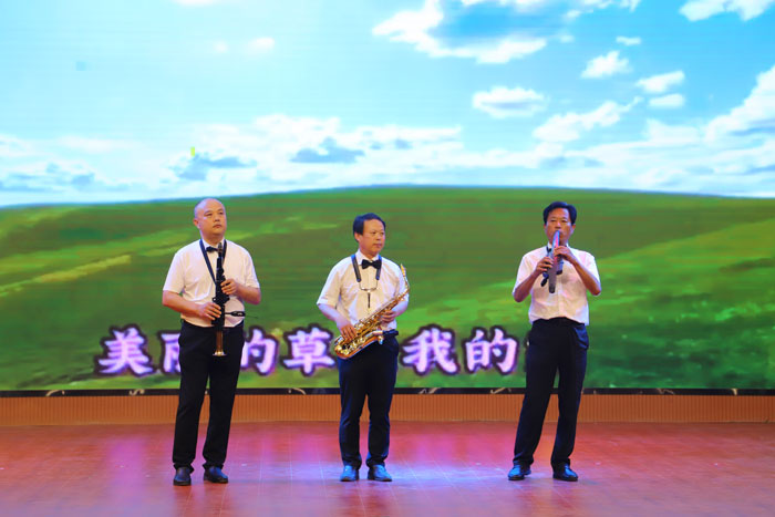 民權(quán)縣舉行慶?！拔逡弧眲趧庸?jié)文藝匯演