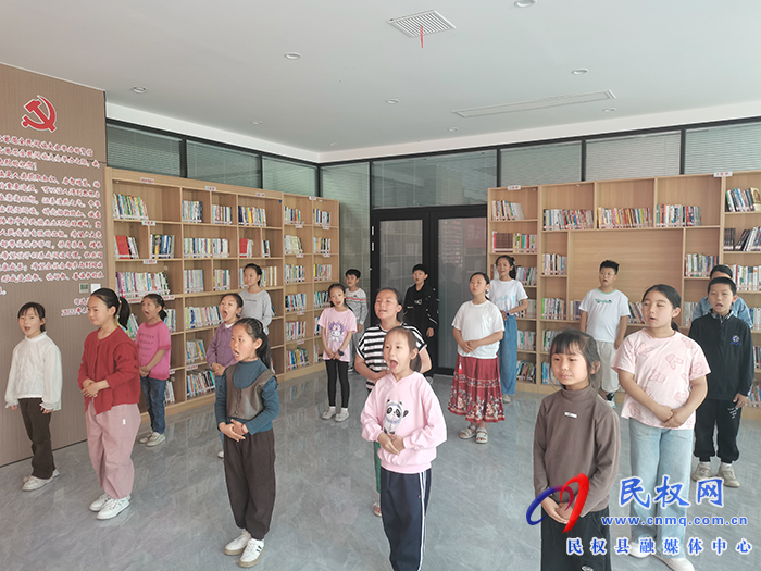 民權(quán)縣圖書館在高鐵站分館舉辦第五期“閱讀推廣人”以“鶯啼春去，遇見立夏”為主題的二十四節(jié)氣閱讀推廣活動